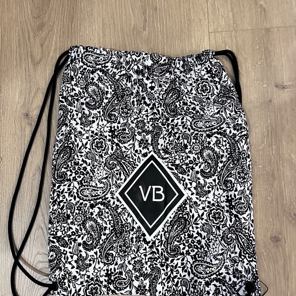 - Vera Bradley Drawstring Backsack in Eden Paisley Black - Picture 1 of 12